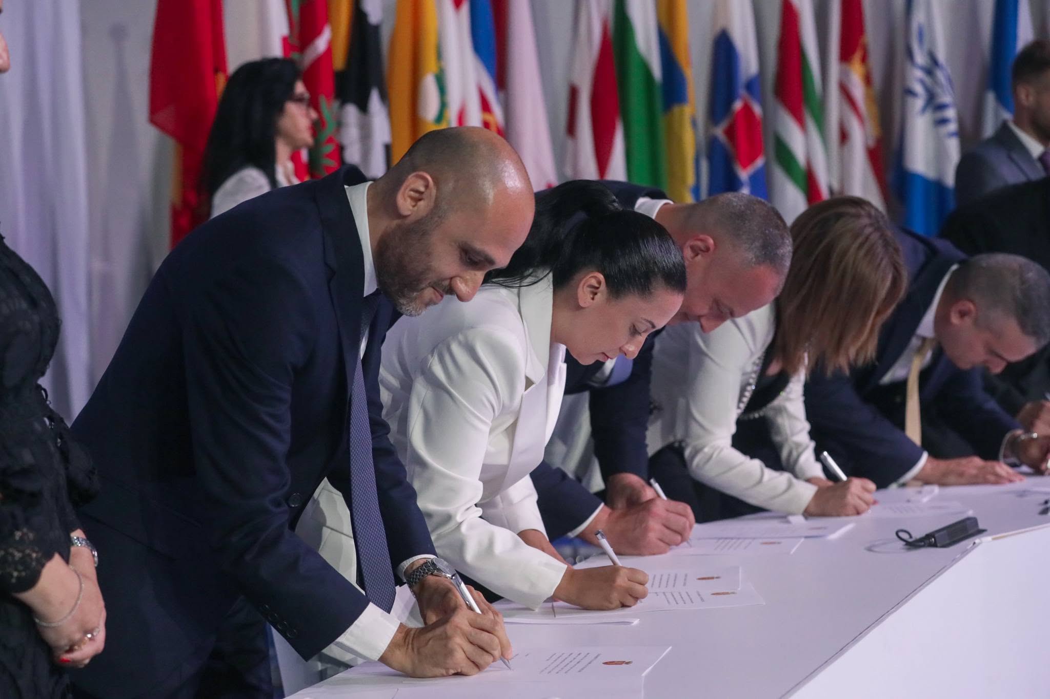 Insaħħu l-kooperazzjoni internazzjonali
